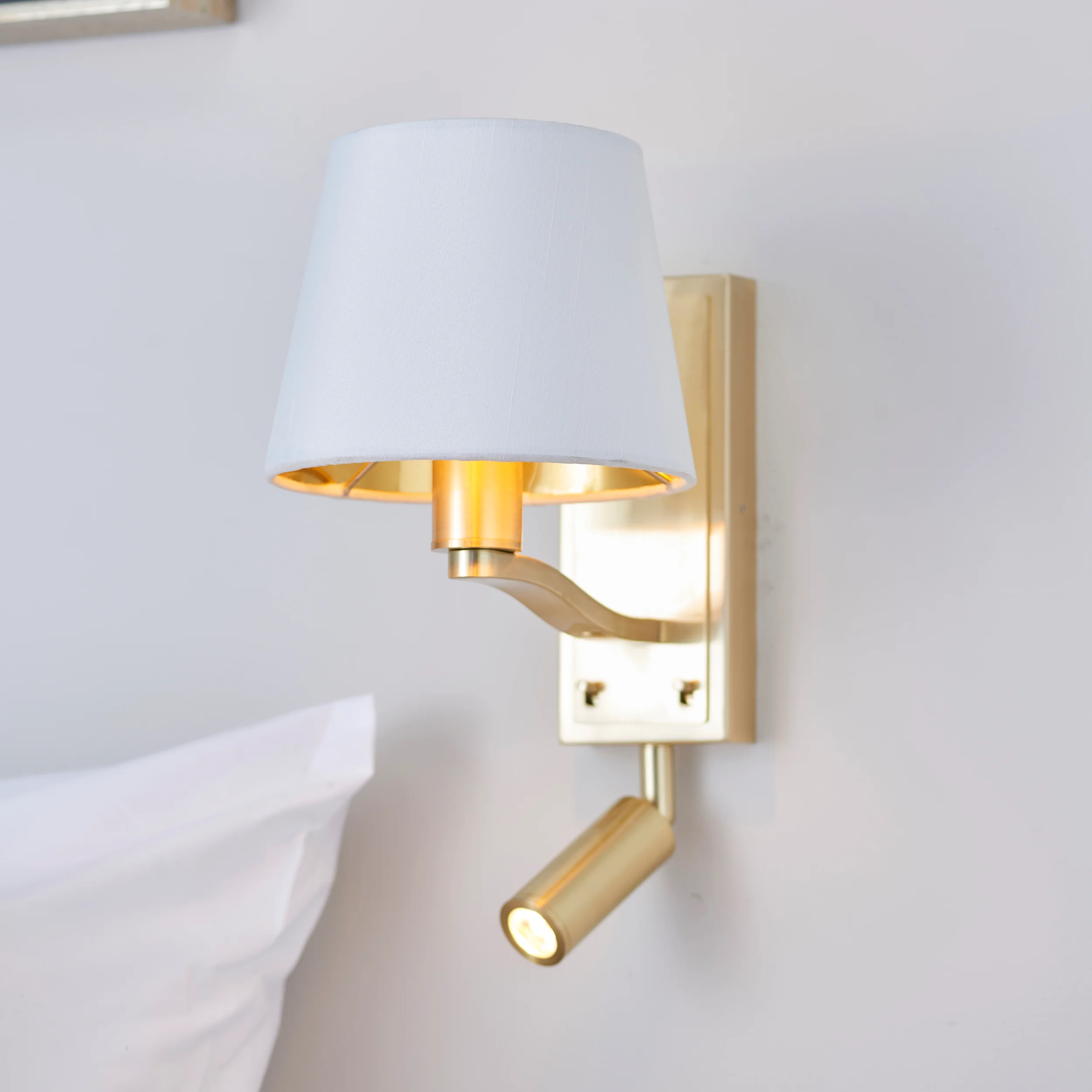 Endon 69092 Harvey 2lt Wall