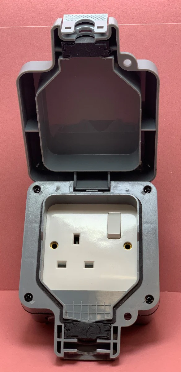 Quadrant Weatherproof 1 Gang DP Switched Socket IP65 Rating - QD-IP65SS1 - Image 3
