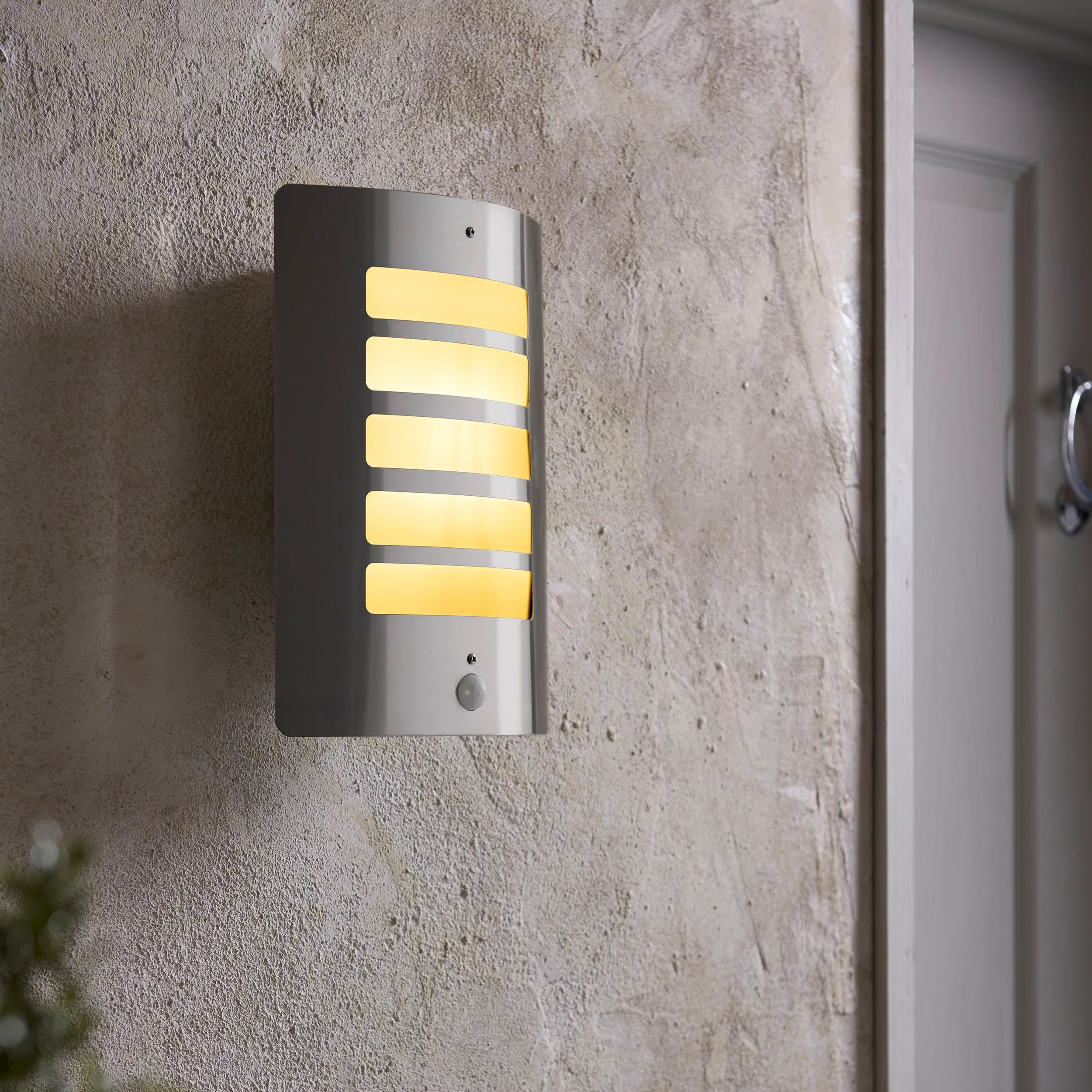Saxby ST031FPIR 60W Bianco PIR 1-Light Wall Fitting - Image 8